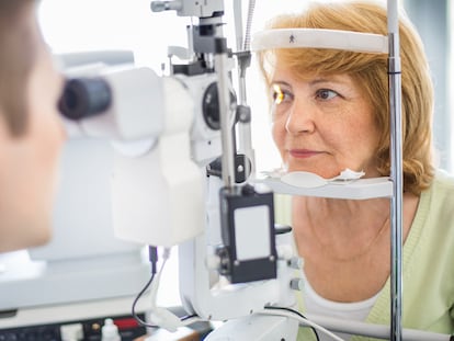 Unas 700.000 personas en España sufren esta enfermedad, que afecta a la zona de la retina que permite la visión más precisa.