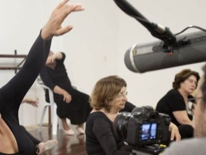 Inma Lobato, a la izquierda, durante el rodaje de &#039;Sin ruido&#039;.