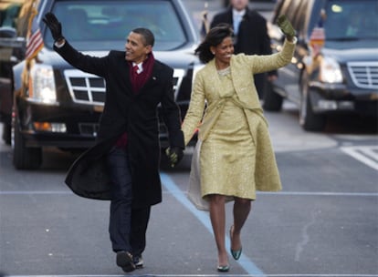 El nuevo presidente de Estados Unidos, con su esposa, Michelle, tras la jura del cargo, el 20 enero de 2009.