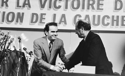 El líder comunista Georges Marchais (izquierda) y el socialista Francois Mitterrand, en marzo de 1977.