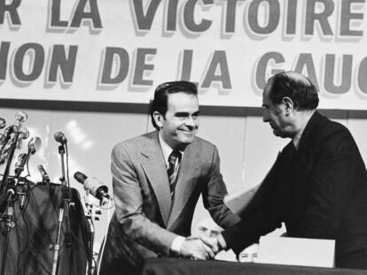 El líder comunista Georges Marchais (izquierda) y el socialista Francois Mitterrand, en marzo de 1977.