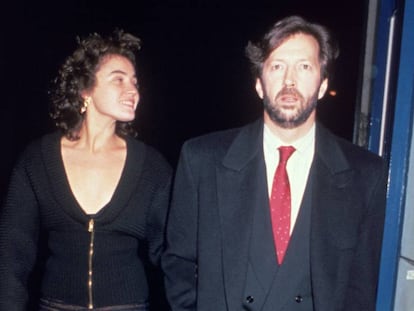 Lory del Santo e Eric Clapton em Londres, em meados dos anos oitenta, antes de terem o filho Conor.