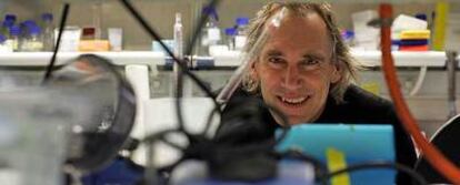 Erwin Wagner, en su laboratorio del Centro Nacional de Investigaciones Oncológicas en Madrid, al que se incorporó esta semana.
