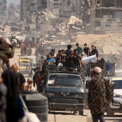 Displaced Palestinians flee amid an Israeli military operation, following an Israeli evacuation order, in Gaza City, September 9, 2025. REUTERS/Dawoud Abu Alkas