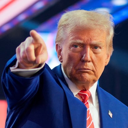 FILE PHOTO: U.S. President-elect Donald Trump gestures at Turning Point USA's AmericaFest in Phoenix, Arizona, U.S., December 22, 2024.  REUTERS/Cheney Orr/File Photo