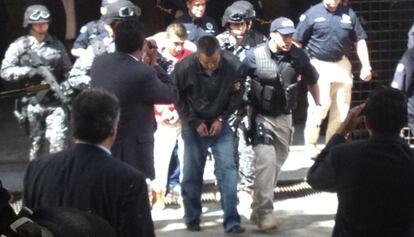 La policía traslada este jueves a tres detenidos por el 'caso Heavens'.