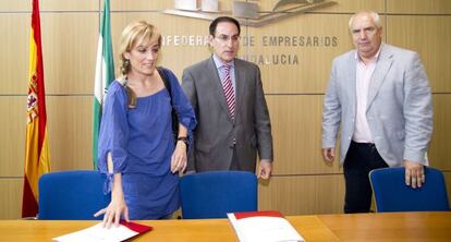 Castilla (UGT), Gonz&aacute;lez de Lara (CEA) y Carbonero (CC OO), el martes.