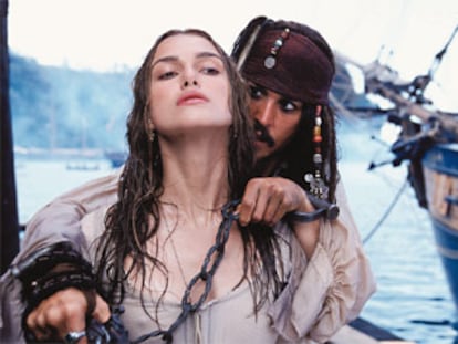 Keira Knightley y Johnny Depp, en una imagen de <i>Los piratas del Caribe</i>.