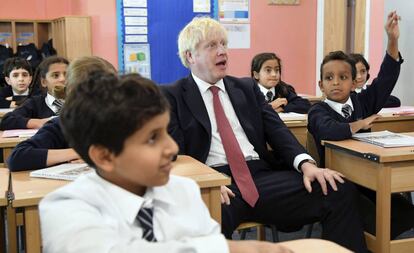 El primer ministro británico, Boris Johnson, este martes en una escuela en Londres.