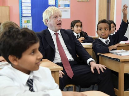 El primer ministro británico, Boris Johnson, este martes en una escuela en Londres.
