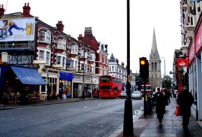 Vista de la calle Muswell Hill Broadway, en el norte de Londres. En este agradable vecindario del norte de Londres al que aún hoy no llega el metro surgieron los Kinks.