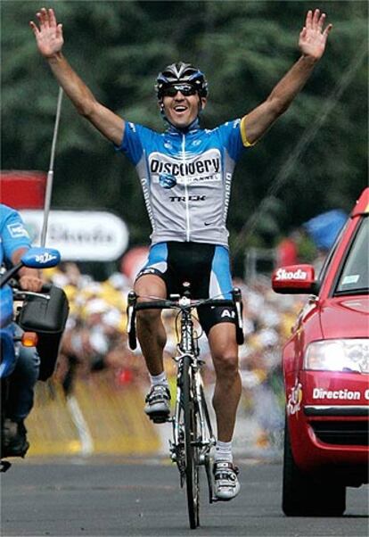 <b>FIESTA NACIONAL</b> Popovich celebra su victoria en el Tour el día de la fiesta nacional francesa.