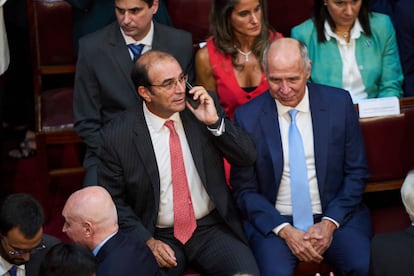 Manuel García-Mansilla (izquierda) y Ricardo Lorenzetti en la Suprema Corte de Argentina, el 1 de marzo de 2025 en Buenos Aires. 
