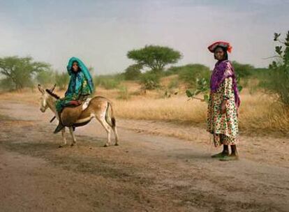 En la imagen, dos mujeres en Ngouri, en las cercanías del lago Chad.