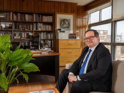 Leonardo Lomelí, elegido como el nuevo rector de la UNAM, en su oficina en Ciudad Universitaria el 23 de octubre del 2023.