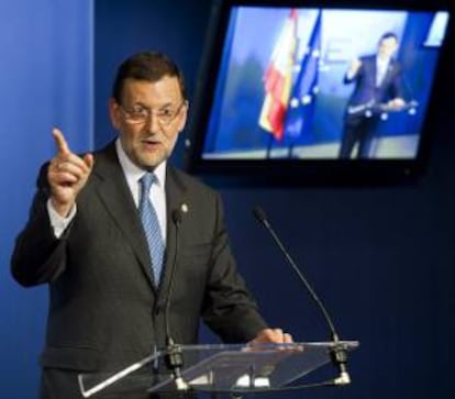 El presidente del Gobierno, Mariano Rajoy, durante la rueda de prensa ofrecida tras la reunión extraordinaria de Jefes de Estado y de Gobierno de la UE celebrada en Bruselas. EFE/Archivo