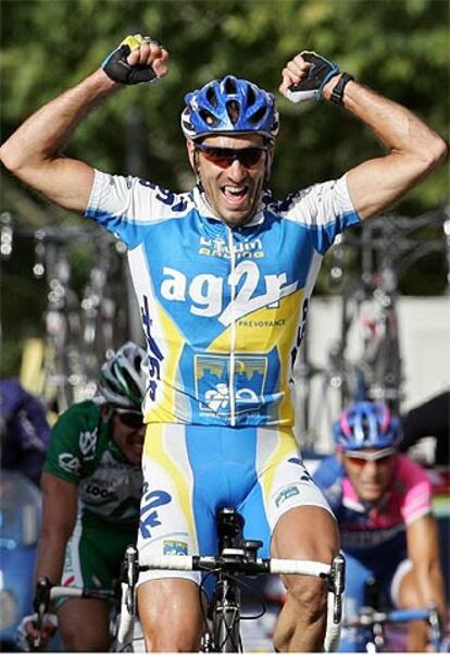 Jos Luis Arrieta celebra con alborozo la segunda victoria de etapa de su carrera.