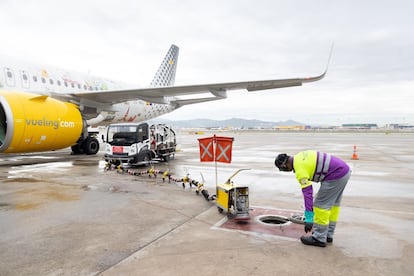 Suministro combustible sostenible de aviacin (SAF) avin Vueling