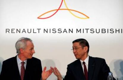 Jean-Dominique S&eacute;nard, presidente de Renault, y Hiroto Saikawa, CEO de Nissan, en Yokohama, el 12 de marzo pasado.