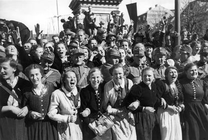 Recibimiento a Hitler en la ciudad austriaca de Klagenfurt en 1938.