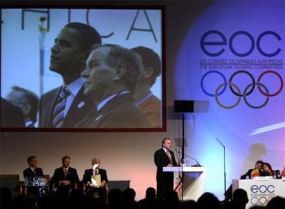 El presidente de Chicago, Richard M. Daley, y el presidente electo de EE UU, Barack Obama, aparecen en una pantalla durante la 37ª Asamblea General del EOC, celebrada el viernes en Turquía.