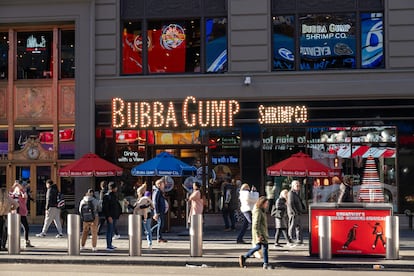 Bubba Gump Shrimp Company es un restaurante de 'fast food', asentado en Times Square, 2024, Nueva York, EE UU. 