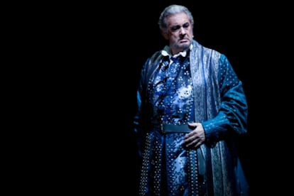 El tenor Plácido Domingo, durante la representación de la ópera <i>Simon Boccanegra</i> de Giuseppe Verdi, en el Staatsoper de Berlín (Alemania), en octubre de 2009.