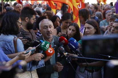 El secretario general de UGT, Pepe Álvarez, atiende a los medios este miércoles en Barcelona.