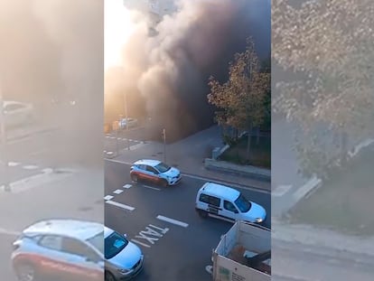 Un camión incendiado la altura de Nou Barris, en el túnel de Caçadors.