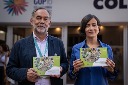 Mauricio Cabrera y Susana Muhamad, viceministro y ministra de Ambiente y Desarrollo Sostenible presentan el Plan de acción de biodiversidad de Colombia al 2030, durante la COP16, en Cali, el 21 de octubre de 2024.