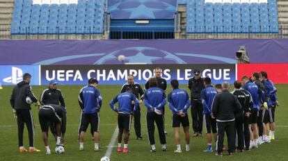 El Astaná entrenando en el Calderón.