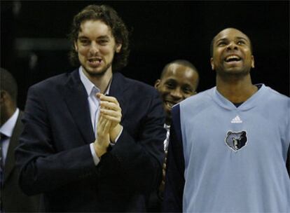 Pau Gasol anima a su equipo