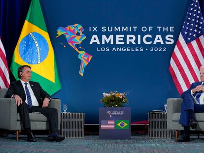 El presidente Bolsonaro, a la izquierda, y Joe Biden, a la derecha, durante la reunión bilateral.