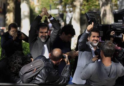 Jordi Cuixart y Jordi Sànchez el 6 de octubre en la Audiencia Nacional.
