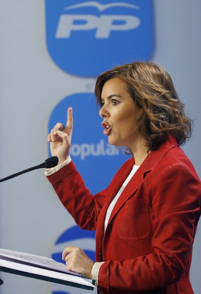 La portavoz parlamentaria del PP, Soraya Saénz de Santamaría, durante la rueda de prensa.
