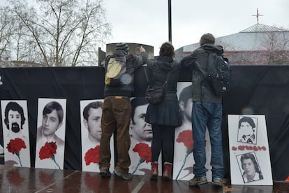 Imágenes de las cinco víctimas del 3 de marzo de 1975 durante el 50 aniversario de la masacre, en Vitoria.