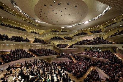 Concierto inaugural, anoche, en la Elbphilharmonie, la nueva sala de Hamburgo.