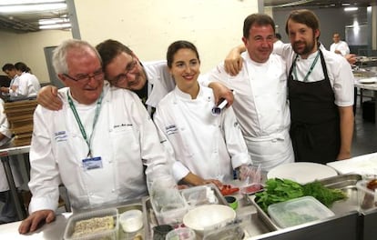 Desde la izquierda: Juan Mari Arzak, Andoni Luis Aduriz, Elena Arzak, Martin Berasategi y Redzepi.