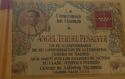 Azulejo dedicado en Las Ventas al torero madrileño Ángel Teruel.