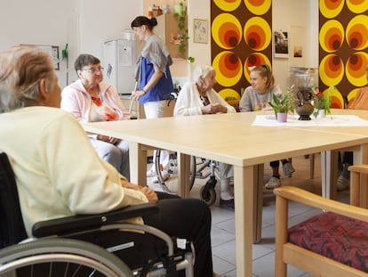 Un grupo de personas de la Tercera Edad, en un centro de Alemania. 