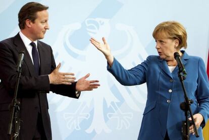 David Cameron y Angela Merkel ante la prensa en junio en Berl&iacute;n.
 
 
  