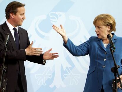 David Cameron y Angela Merkel ante la prensa en junio en Berl&iacute;n.
 
 
  