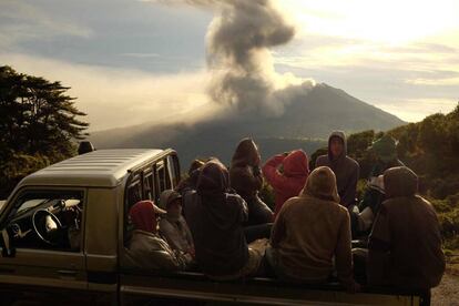 Una columna de ceniza de 3.000 metros se alza sobre el Turrialba.