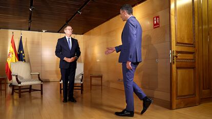 DVD 1176 (30/08/23) MAdrid. Reunión de Pedro Sánchez y Alberto Núñez Feijóo en el Congreso de los Diputados. Foto de Claudio álvarez