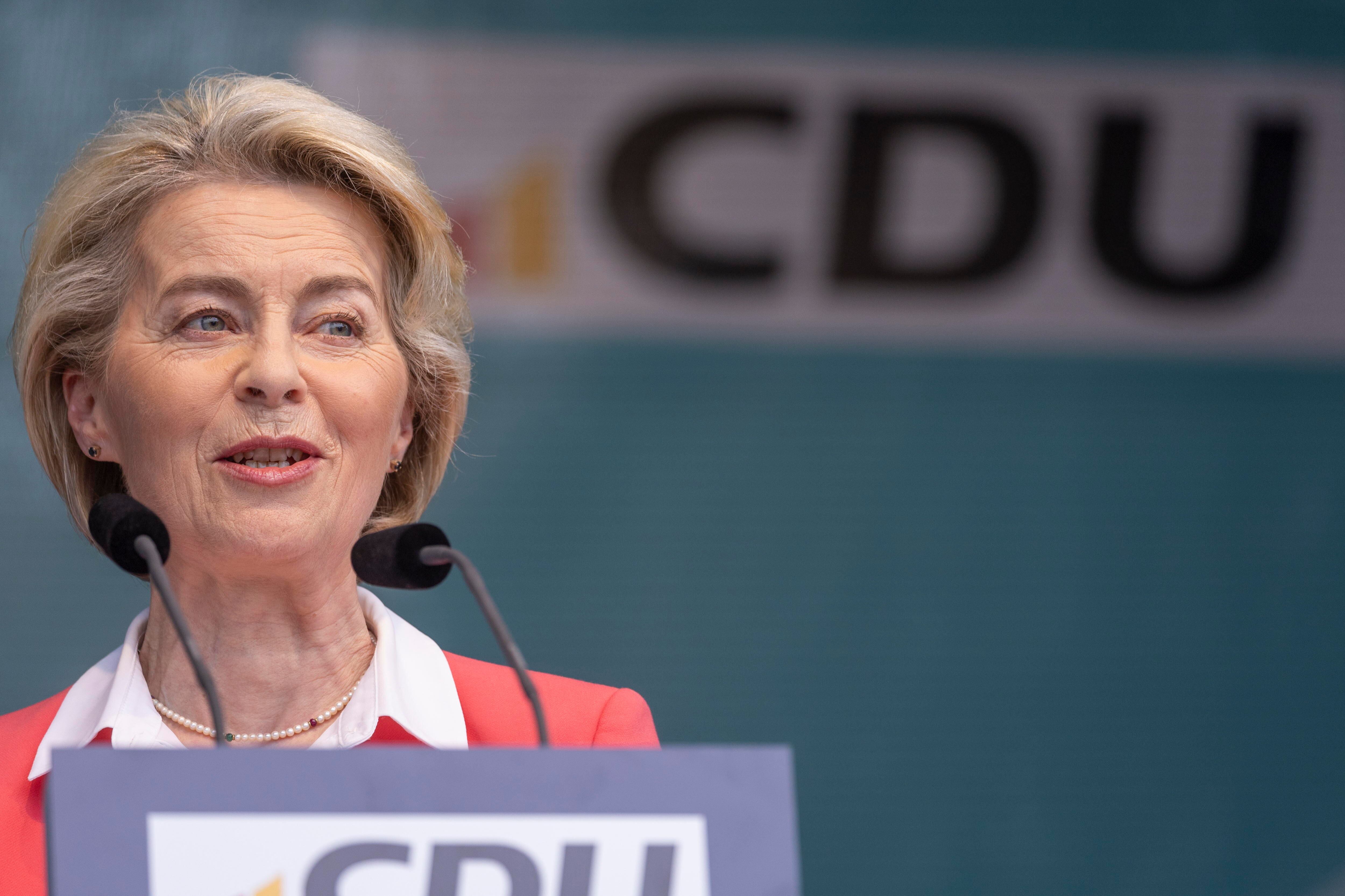 La presidenta de la Comisión Europea y candidata a repetir en el cargo, Ursula von der Leyen, en un acto electoral en Wunstorf (Alemania), el 24 de mayo.