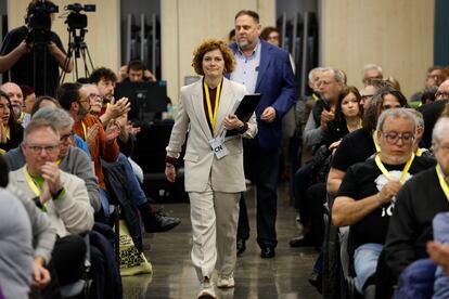 La secretaria general de ERC, Elisenda Alamany, y el presidente del partido, Oriol Junqueras, este sbado, en el Consell Nacional del partido.