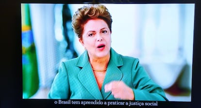 No dia 8 de março de 2015, em comemoração ao dia da mulher, a presidenta fez um pronunciamento em rádio e TV que quase não foi ouvido em bairros de classe média em São Paulo. O mau humor contra seu Governo foi manifestado em forma de panelaços, uma forma de protesto nova para o Brasil, até então pouco dado aos debates políticos. Brasileiros foram às janelas de suas casas bater panelas, estimulados por líderes de movimentos de rua anti-PT que sugeriram o panelaço para mostrar a união dos descontentes contra Dilma. O tarifaço de luz, aumento da gasolina e os cortes de gastos no Governo mostravam que a presidenta estava mudando o discurso de campanha e a população não perdoou a 'traição'.