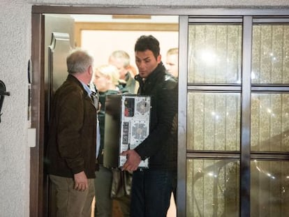 Police carry objects out of the home of the parents of Andreas Lubitz on Thursday.