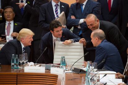 Donald Trump participa en el almuerzo de trabajo de la Cumbre del G20, el 7 de julio de 2017.