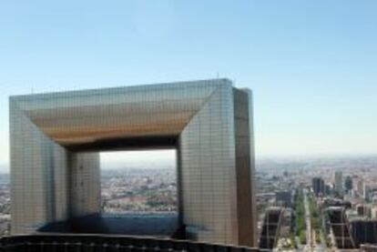 Vista de la parte superior de Torre Cepsa, en una imagen tomada desde Torre PwC.